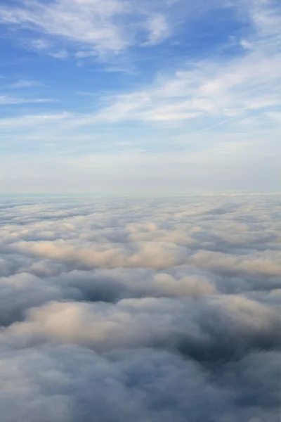 Vista del cielo azul desde el avión —  Fotos de Stock