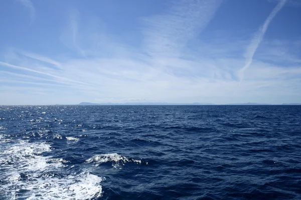 Ochtend mediterrane blauwe zeegezicht, Spanje — Stockfoto