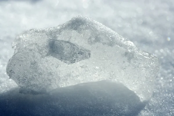 Iced snö detalj makro, bakgrundsbelysning — Stockfoto