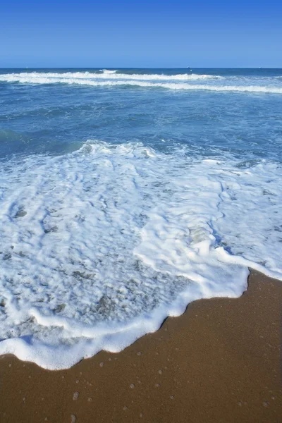 Blaues Mittelmeer blauer Strand in Spanien — Stockfoto