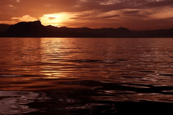Beau paysage marin océan coucher de soleil reflexion — Photo
