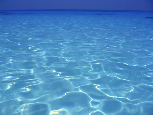 Turquoise water van de Caribische zee blauw in cancun — Stockfoto