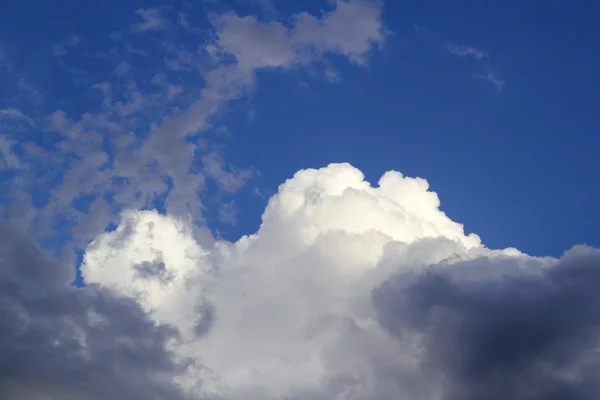 Cumulus clouds dramatic blue sky cloudy — Stock Photo, Image