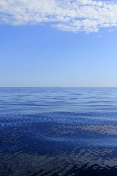 Blauer Meereshorizont Ozean perfekt in Ruhe — Stockfoto