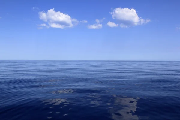 Horyzont morze niebieski ocean doskonały w spokoju — Zdjęcie stockowe