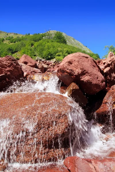 Rodeno rocks waterfal Pyrenees Guarrinza Aiguestorte — Stock Photo, Image