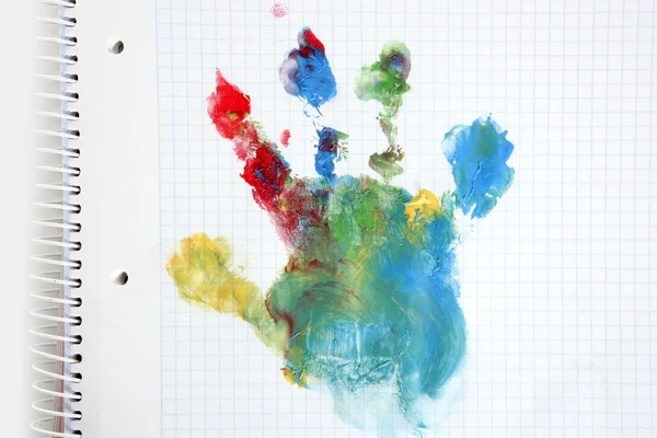 Πολύχρωμο χέρι χρώμα εκτύπωσης στο σημειωματάριο — Φωτογραφία Αρχείου