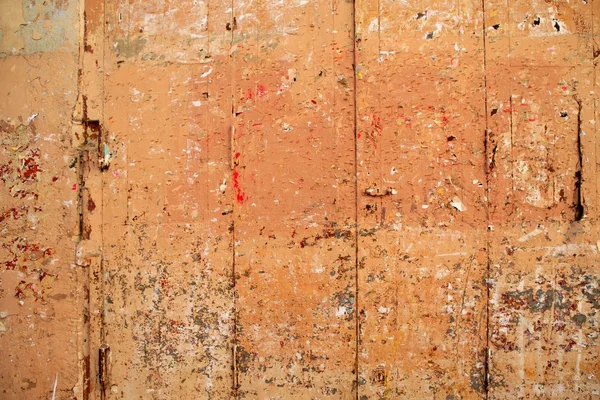 Grunge envejecido de madera rosa naranja pintado puerta — Foto de Stock