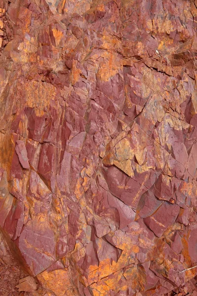 Montanha natural com pedra rodeno vermelha — Fotografia de Stock