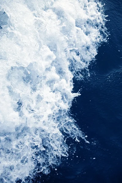 Textura de espuma de agua activa mar azul —  Fotos de Stock
