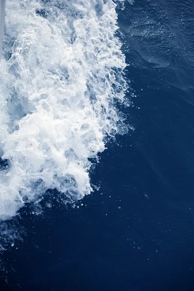 Morze niebieski wody pianki tekstury — Zdjęcie stockowe