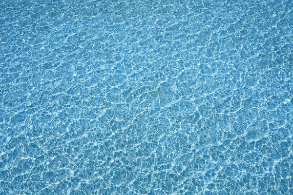 Mavi havuzu su saydam doku yansıma — Stok fotoğraf