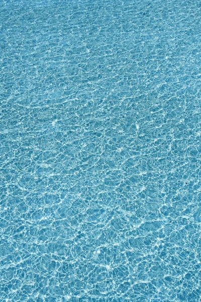 Piscina azul água textura transparente reflexão — Fotografia de Stock