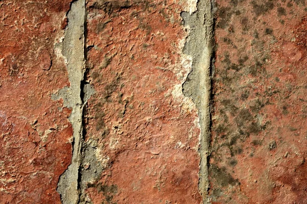 Три красных кирпича выровнены. Старая плитка из красной глины — стоковое фото