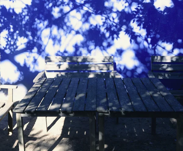 Grunge azul mediterranean jardim parede sombras — Fotografia de Stock
