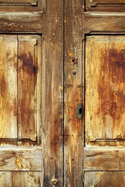 Arany Aged viharvert fából készült ajtó — Stock Fotó
