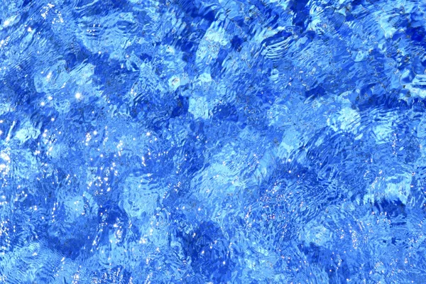 Aktív mozgó medence kék víz felületi — Stock Fotó