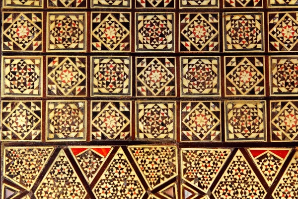 Asiatique artisanal incrusté couverture de boîte en bois mosaïque — Photo