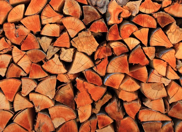 Hromady dřeva palivové dříví stohovat obrazec trojúhelník — Stock fotografie
