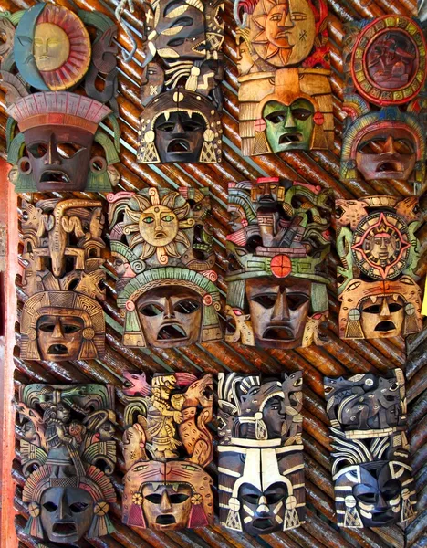 Mexikói fa maszk, kézműves fa arcok — Stock Fotó