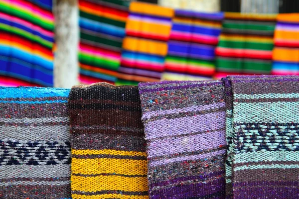 Πολύχρωμο μοτίβο κουβέρτα μεξικάνικο serape — Φωτογραφία Αρχείου
