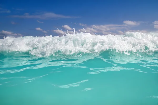 Blue turquoise wave caribbean sea water foam — Stock Photo, Image
