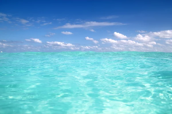 Μπλε ορίζοντα κύμα νερού Καραϊβική Θάλασσα — Φωτογραφία Αρχείου