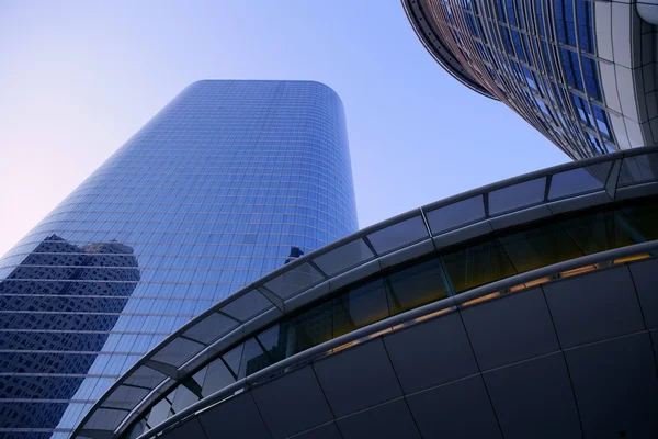 Blå spegel glas fasad skyskrapa byggnader — Stockfoto
