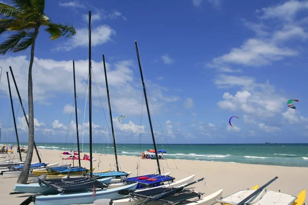 Fort Lauderdale catamarán playa Florida — Foto de Stock