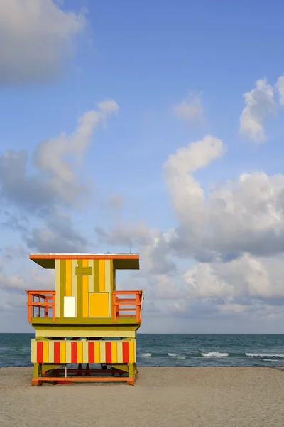 Miami beach lifeguard kleurrijke huizen — Stockfoto