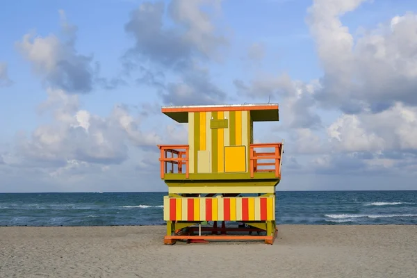 Lifeguard houses in Miami Beach — Stock Photo, Image