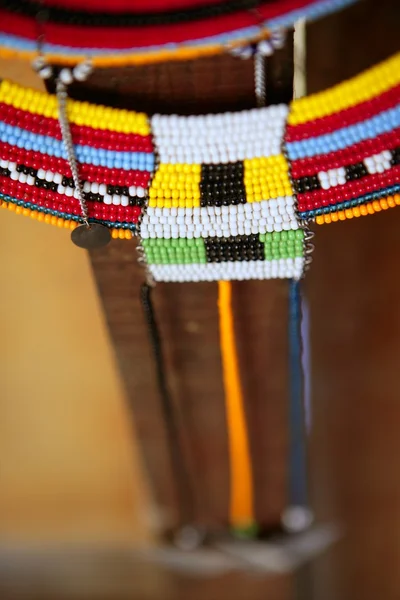 Αφρικανική εθνική πολύχρωμα κοσμήματα κολιέ — Φωτογραφία Αρχείου