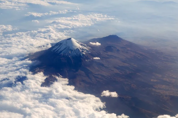 Popocatepetl volcan Mexico DF ville vue aérienne — Photo