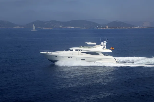 Yacht, båt kryssning Medelhavet — Stockfoto