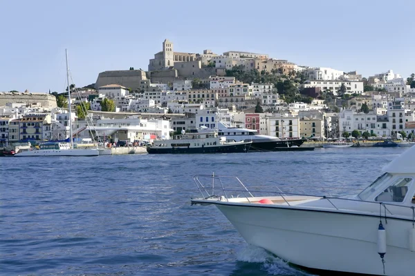 Ibiza mediterrán fehér sziget Spanyolországban — Stock Fotó