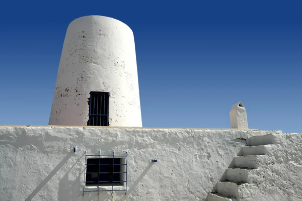 Baleares ilhas arquitetura moinho branco — Fotografia de Stock