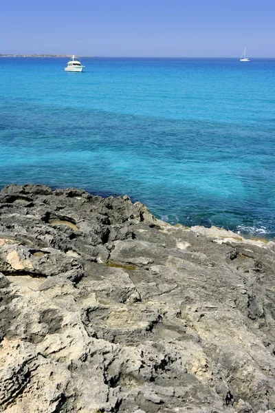 Formentera mar azul-turquesa baleares Mediterrâneo — Fotografia de Stock