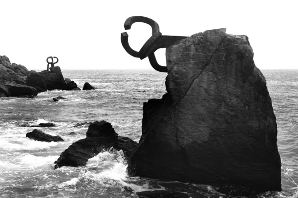 Τσιλίντα σκουριασμένα χάλυβα γλυπτική στο Σαν Σεμπαστιάν — Φωτογραφία Αρχείου