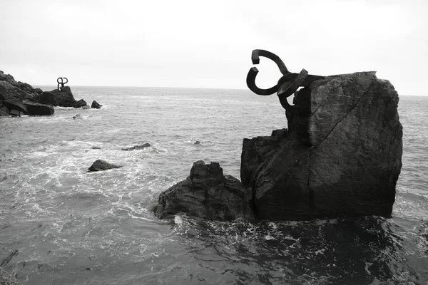 San sebastian chillida paslı çelik heykel — Stok fotoğraf
