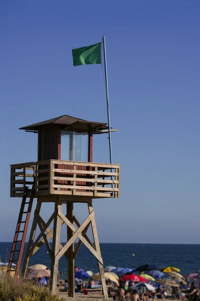 Пляжный деревянный домик для береговой охраны — стоковое фото