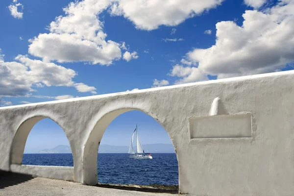 Vista al mar Mediterráneo arquitectura arcos blancos — Foto de Stock