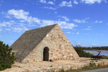 üçgen taş örgü ses salines formentera