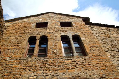 ainsa Ortaçağ Romanesk köy sokak İspanya