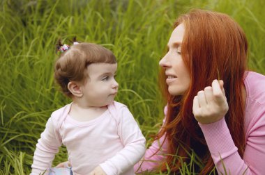 güzel anne ve bebek kız açık