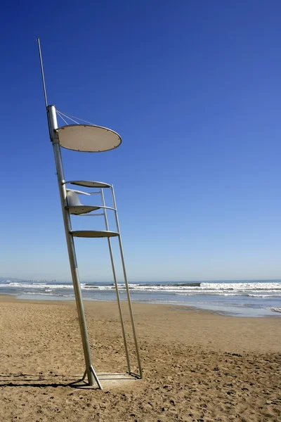 Baywatch etetőszék homokos strand, Valencia — Stock Fotó