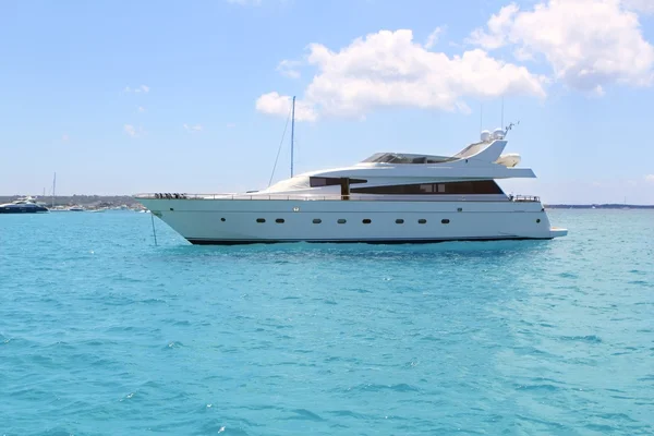Luxury yacht in turquoise Illetes Formentera — Stock Photo, Image