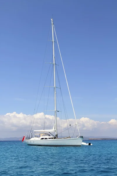 Anchored sailboat Formentera turquoise Illetes — Stock Photo, Image