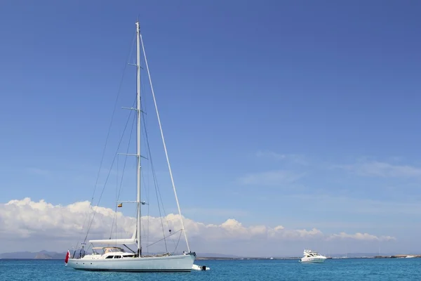 Anchored sailboat Formentera turquoise Illetes — Stock Photo, Image