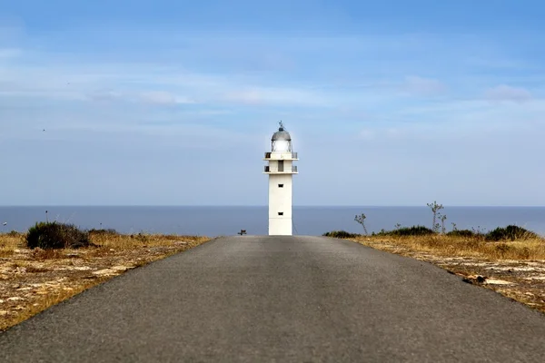 Barbaria lighthouse formentera ze silnice — Stock fotografie