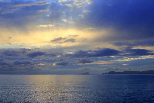 サンセット フォル メンテラ島イビサ島 es vedra 地平線 — ストック写真